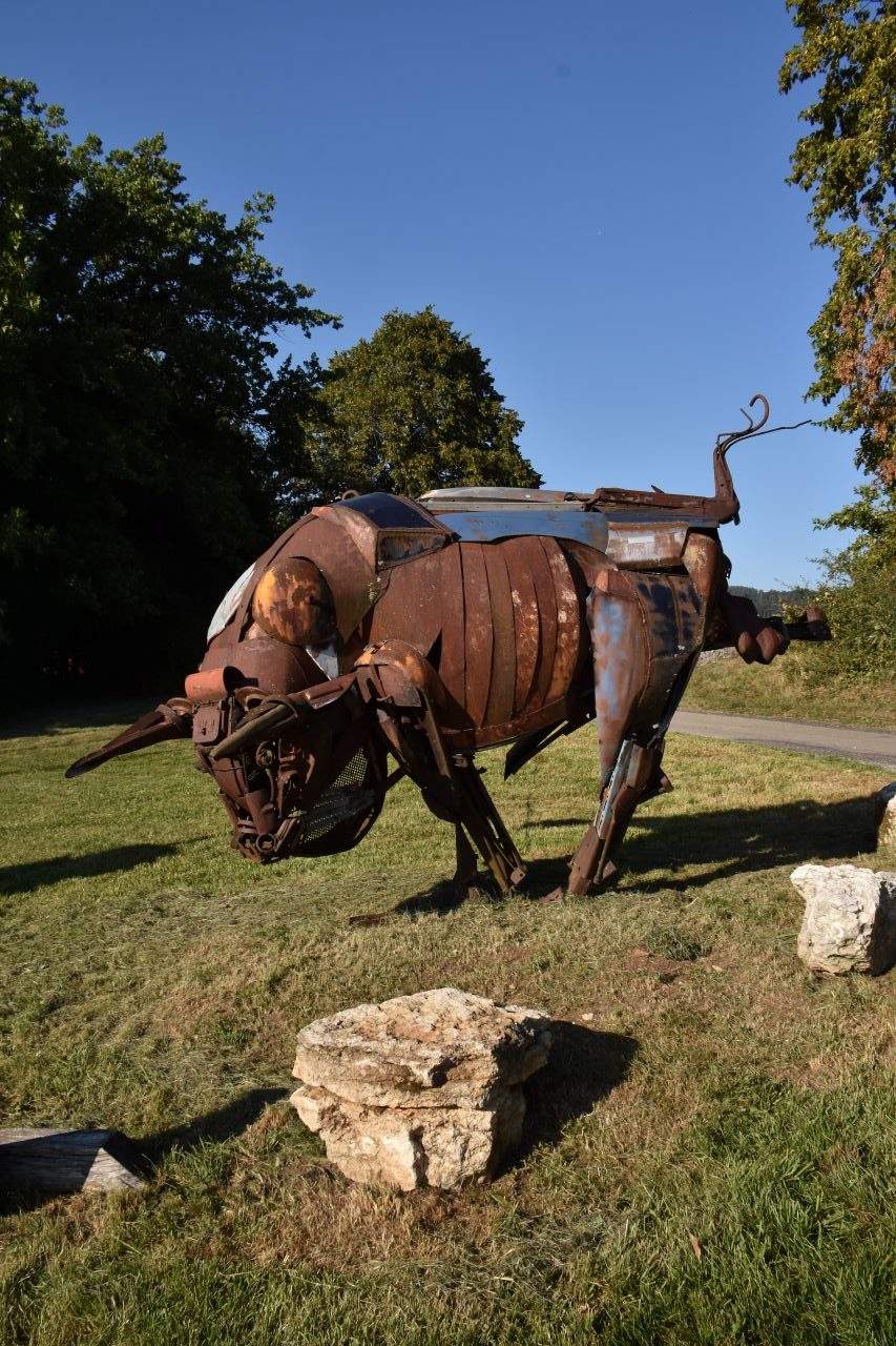 Photo pour l'oeuvre de Un taureau bientôt plus fort